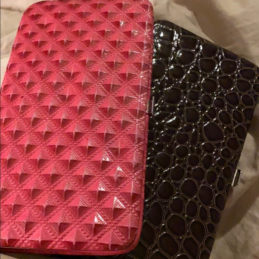 Flat wallets